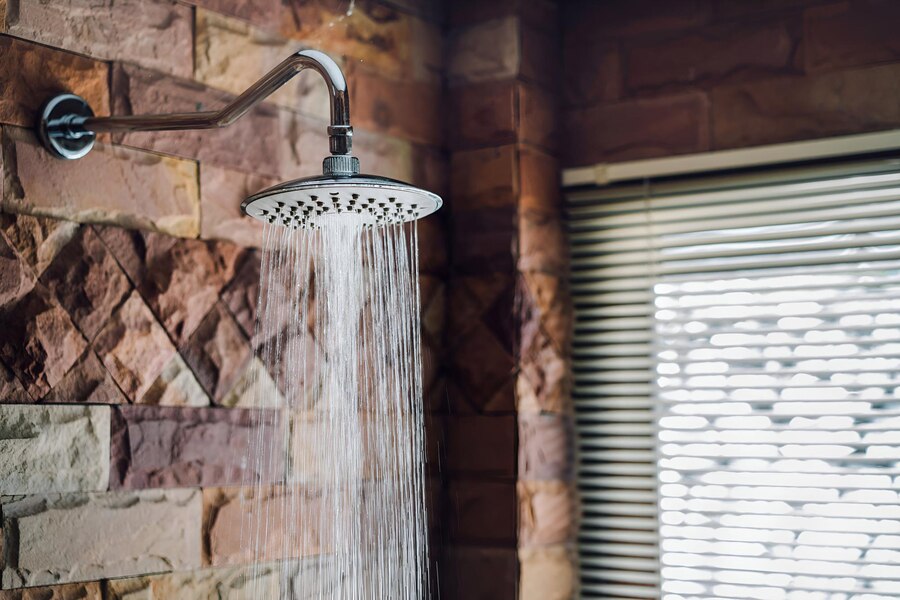 Benefícios de ter um chuveiro acqua plus da deca em casa